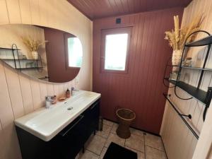 Maisons de vacances La Cabane Farwest Plein pied vue PIN proche LAC : photos des chambres
