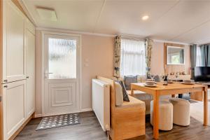 Rated Superb - Award-Winning Family Holiday Park - Live Shows, Themed Events, and Activities forAges, Day and Night - WiFi, Netflix, Linens - Gym, Sauna - Spotless, Quiet, Secluded, Parking - Restaurant, Shop, Bar