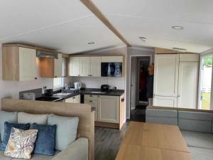 Luxury Modern Family Lodge with Pools, Linen & Activity Pass in Award-Winning Holiday Park