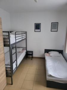 Rooms4Rest Popularna - Private rooms for tourists