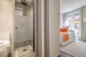 Authentic La Latina Getaway Just Steps from Madrid Iconic Rastro Latina Toledo X