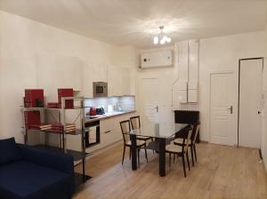 Appartements Versailles Direct : T2 Authentique et Chaleureux : photos des chambres