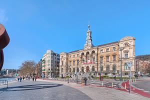 Ayuntamiento Cerca del Casco Viejo & Parking