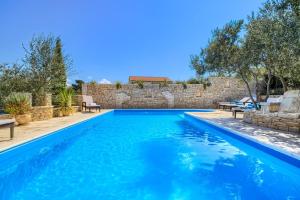 Family friendly apartments with a swimming pool Murter - 16655