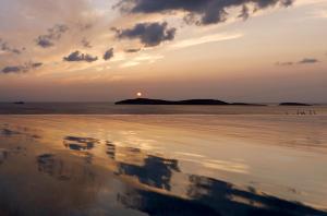 Villa Gaia, Beachfront, Plunge Pool & Sunset by Explore Andros