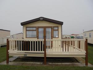 The Grange Ingoldmells: Elan 6 berth, Central Heated, Wrap Around Decking - Holiday homes, Ingoldmells