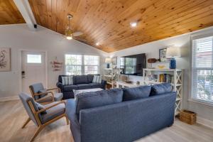 1 Min Walk to Beach and Private Heated Pool and Spa