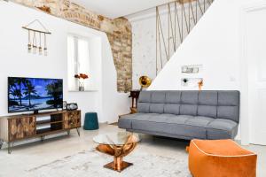 Captain Theos modern apartment Martina