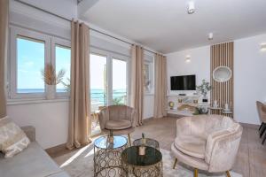 Apartment Jasmin - Amazing Seaview Maisonette with direct beach access