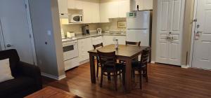 1821 Robson St, Vancouver, BC V6G 3E4, Canada.