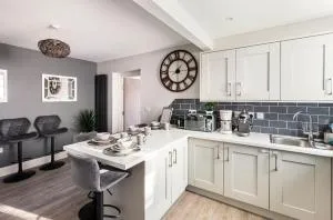 Luxury House 4 ensuite bedrooms, free parking ,wifi - Headington