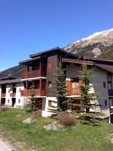Appartements Appartement ensoleille Lanslevillard station Val Cenis Vanoise : photos des chambres