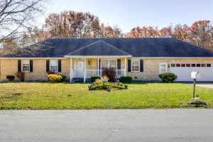 Charming Paris Home with Porch Hunt and Unwind! - Mexico