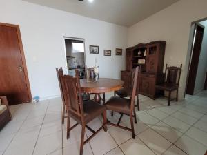 Apto 3Qts Cond. c piscina a 600m da Praia CEE202