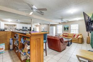 Pet-Friendly Lilburn Duplex w Patio & Grills!