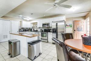 Pet-Friendly Lilburn Duplex w Patio & Grills!
