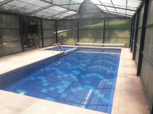 Cabaña de bosque con alberca