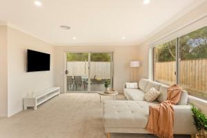 Elegant & Cozy Island Escape Near Downtown & Beach