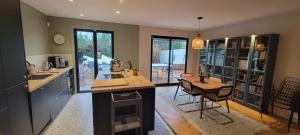 Maisons de vacances Maison familiale avec piscine : photos des chambres