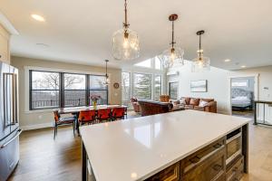 Mountain-View Home in Stoneham w Hot Yoga Studio!