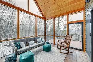 Mountain-View Home in Stoneham w Hot Yoga Studio!