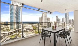 Circle on cavill 3 bedroom 2 bathroom ocean and river view