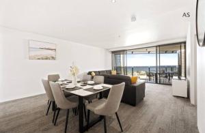 Circle on cavill 3 bedroom 2 bathroom ocean and river view