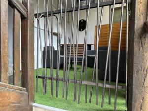 F2 hyper centre ville Lons