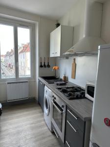 F2 hyper centre ville Lons