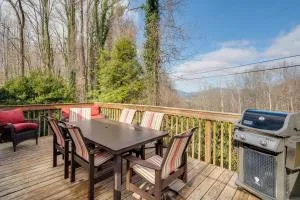 Peaceful Hendersonville Cabin - Hot Tub and Fire Pit - Maxwell Mill
