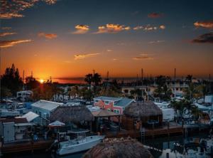 Waterfront Studio 1, Kayaks, Pool, Bay View, Wifi