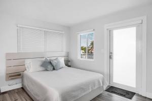 Waterfront Studio 1, Kayaks, Pool, Bay View, Wifi