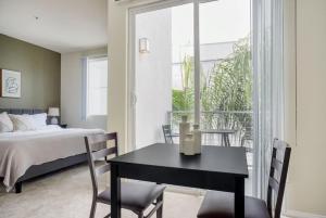 Playa Vista 1br w gym pool table nr beach LAX-1123