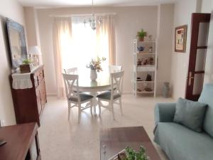 Mina42 by 7Escalones