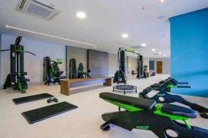 Flat encantador com piscinas aquecidas, academia e playground