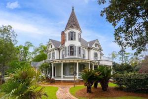 Historic Queen Anne Mansion