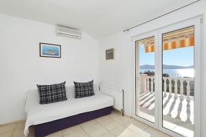 Apartments by the sea Sukosan, Zadar - 15036