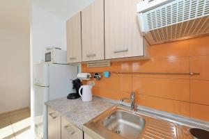 Apartments by the sea Sukosan, Zadar - 15036