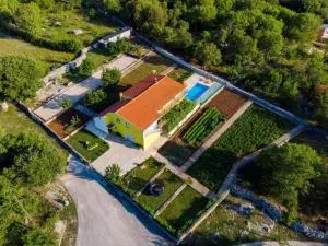 Family friendly house with a swimming pool Primorski Dolac, Zagora - 22653 - Divojović