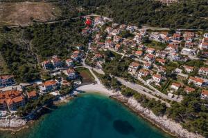 Apartments with a parking space Postira, Brac - 22664