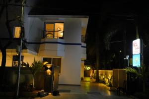 Bay Breeze Suites
