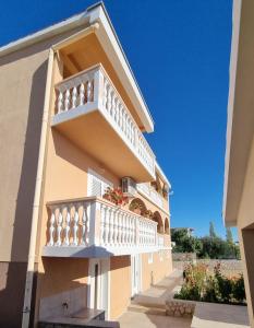 Apartments with parking space Rtina - Miocici, Zadar - 13072