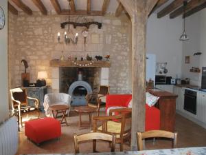 Gîte Tourangeau près de Loches avec Cheminée et Jardin - FR-1-381-40