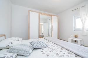 Apartments with a parking space Poljica, Zadar - 21807