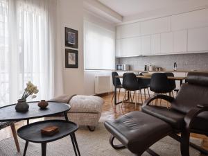 Sunny and Comfy 2bd Apt in Kolonaki