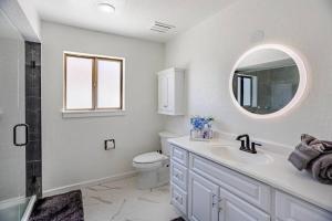 HavaINCREDIBLE Stay Pool Spa Movies EVSE