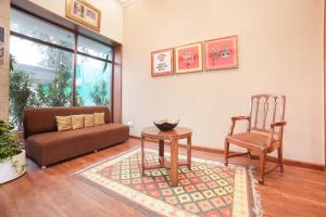 Super OYO Townhouse 1267 Dayal Lodge - A Boutique Hotel