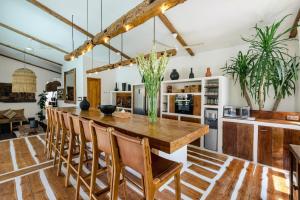 Villa Micasa - Tropical Oasis 4BR Villa with Private Pool, Perfect for Big Groups, 12 Minutes to the Beach