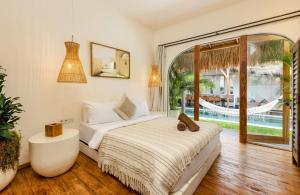 Villa Micasa - Tropical Oasis 4BR Villa with Private Pool, Perfect for Big Groups, 12 Minutes to the Beach