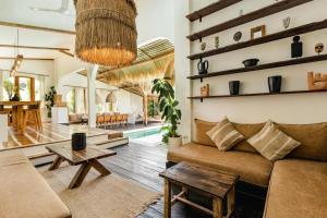 Villa Micasa - Tropical Oasis 4BR Villa with Private Pool, Perfect for Big Groups, 12 Minutes to the Beach